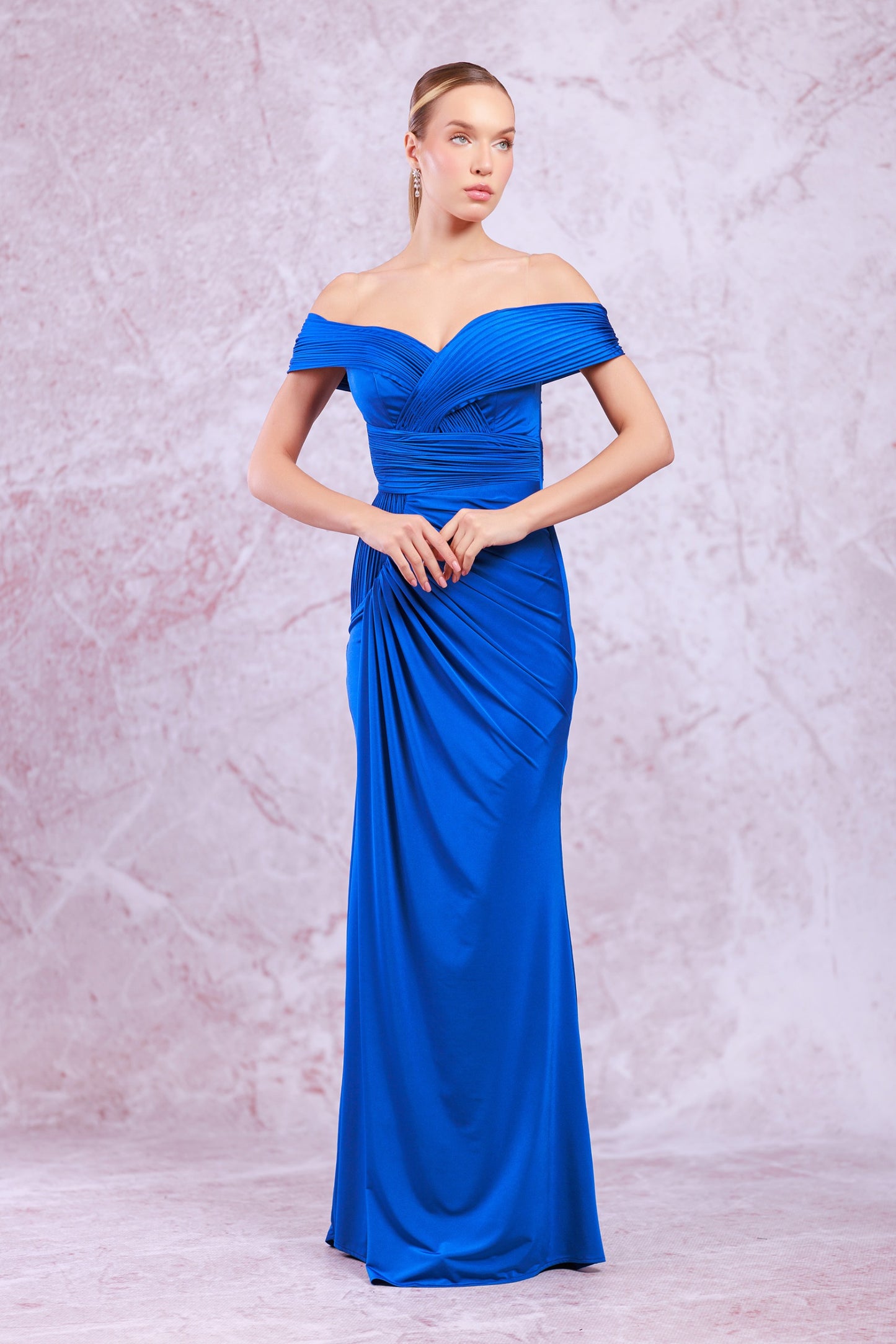 Verführerische Eleganz in Königsblau – Schulterfreies Abendkleid für besondere Anlässe