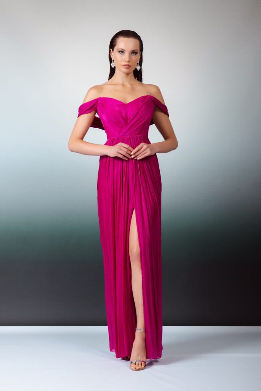 Abendkleid in leuchtendem Magenta / Coming soon