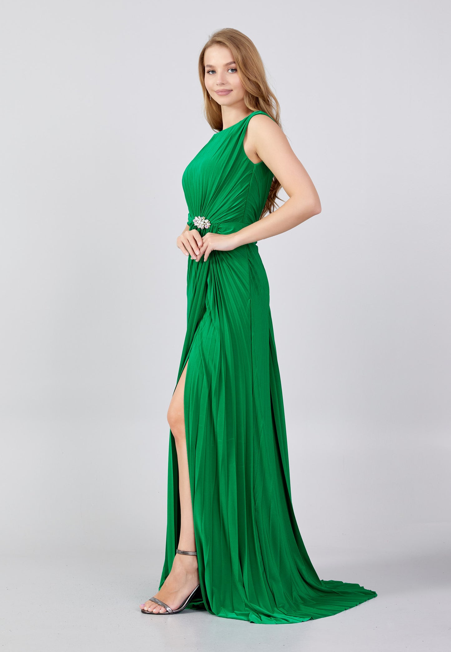 Atemberaubendes, bodenlanges Abendkleid in einem satten Smaragdgrün