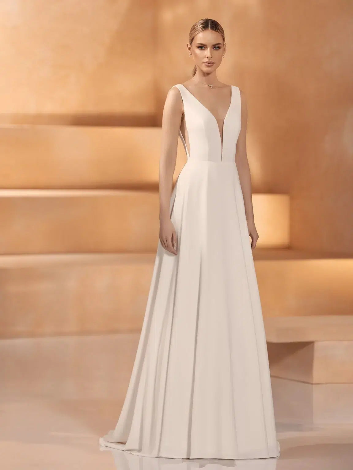 Schlichte Eleganz Brautkleid GOBI in Farbe Ivory