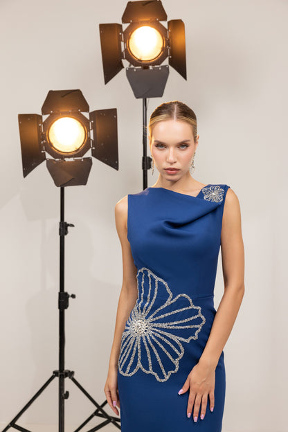 Elegantes Midikleid mit Strassblume