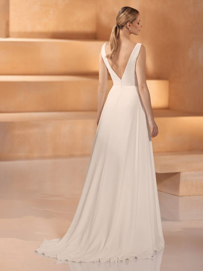 Schlichte Eleganz Brautkleid GOBI in Farbe Ivory