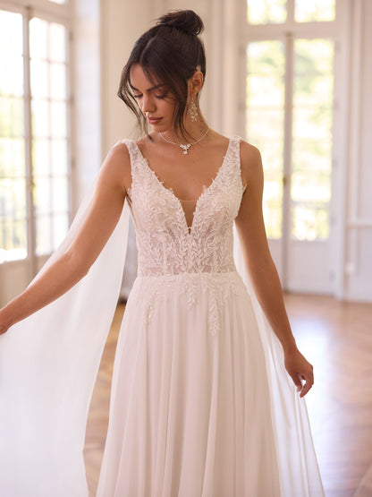 Elegantes Brautkleid "ADAN" mit Chiffon-Cape & Spitzenrücken – A-Linie in Ivory