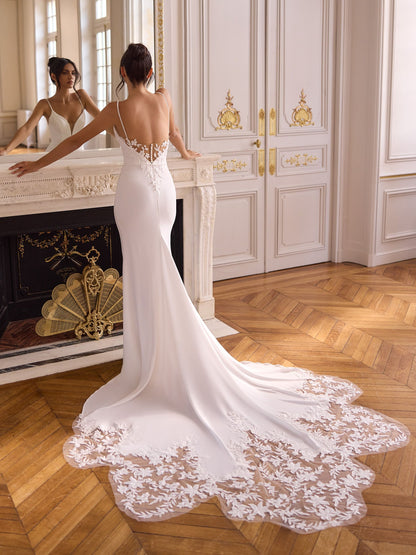 Elegantes Brautkleid mit Spitzenschleppe – Modell GIA