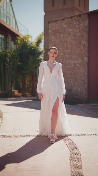 Elegantes Brautkleid "JULIANA" mit langen Ärmeln und Beinschlitz – V-Ausschnitt & Chiffon-Rock