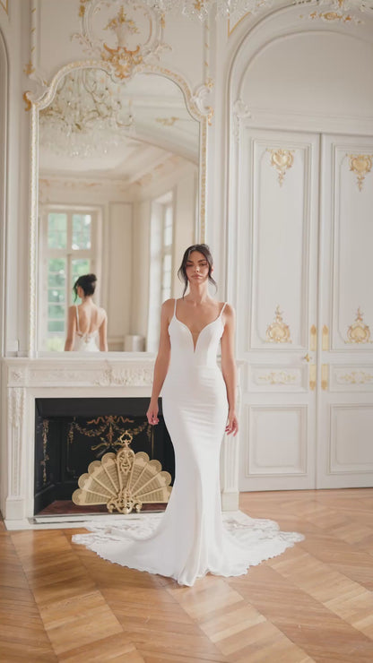 Elegantes Brautkleid mit Spitzenschleppe – Modell GIA