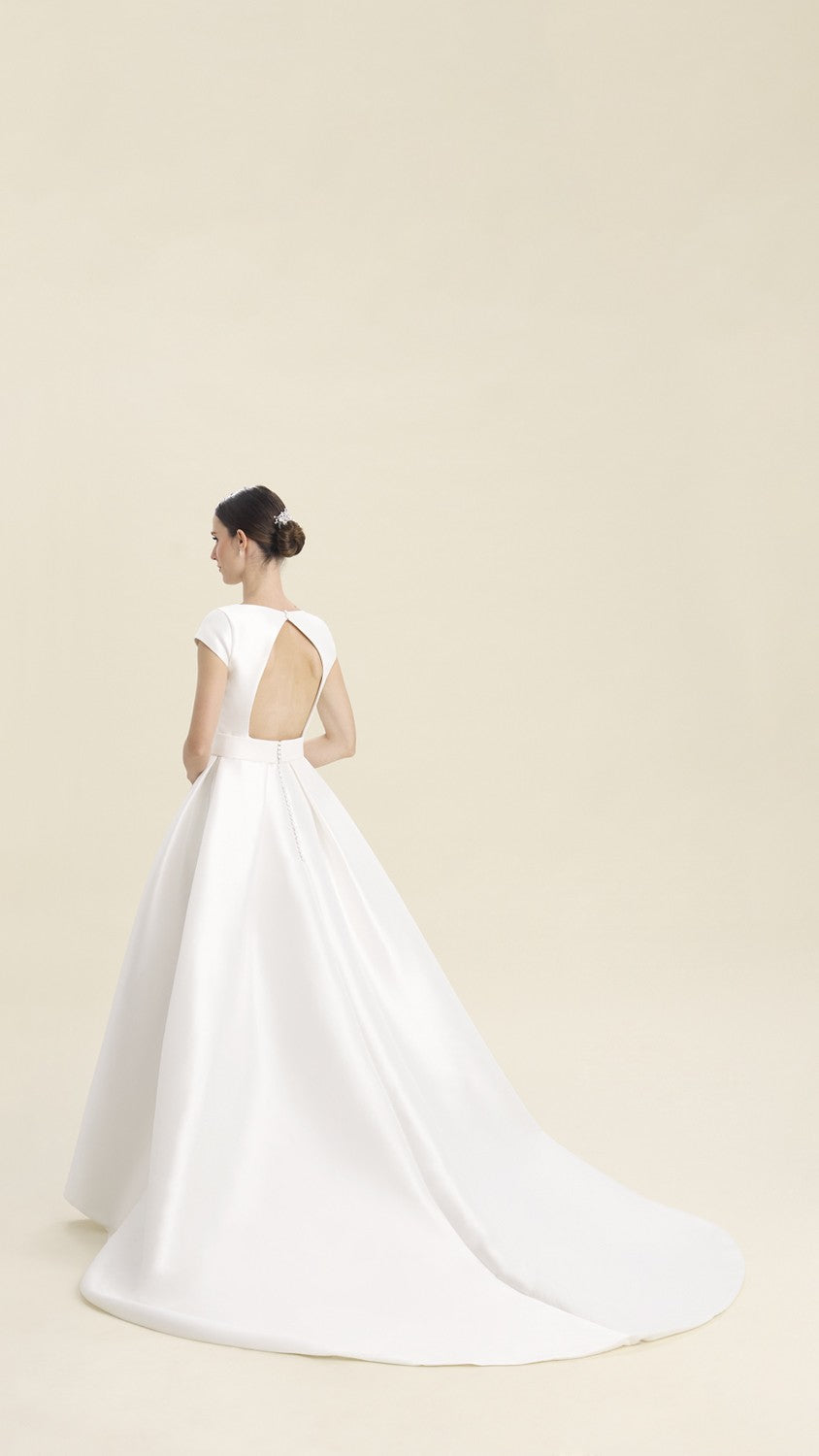LETO – Klassisches Brautkleid aus Stretch-Mikado