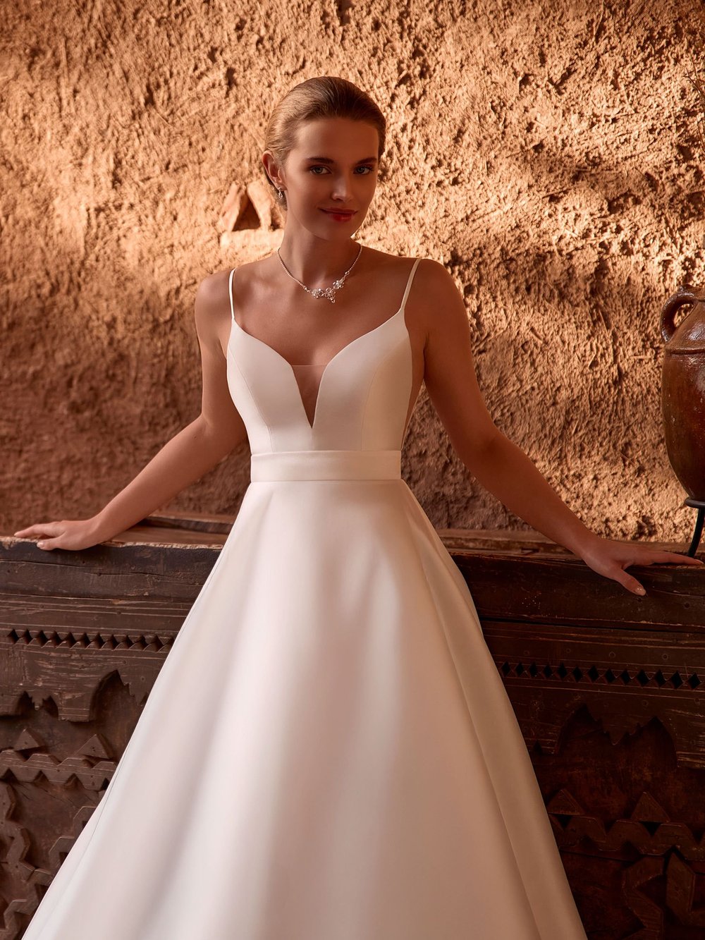 Prinzessinnen-Brautkleid aus edlem Mikado-Stoff